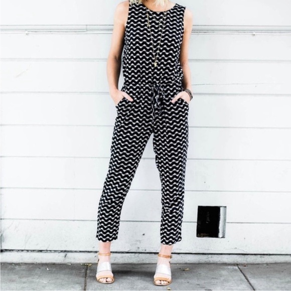 Old Navy Black and white geometric Minimalist Ankle  jumpsuit Small - Picture 1 of 14